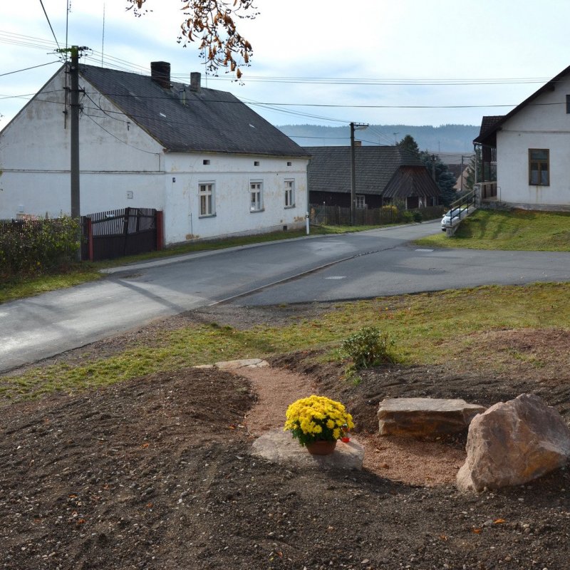 Pomník padlým Ostrovec