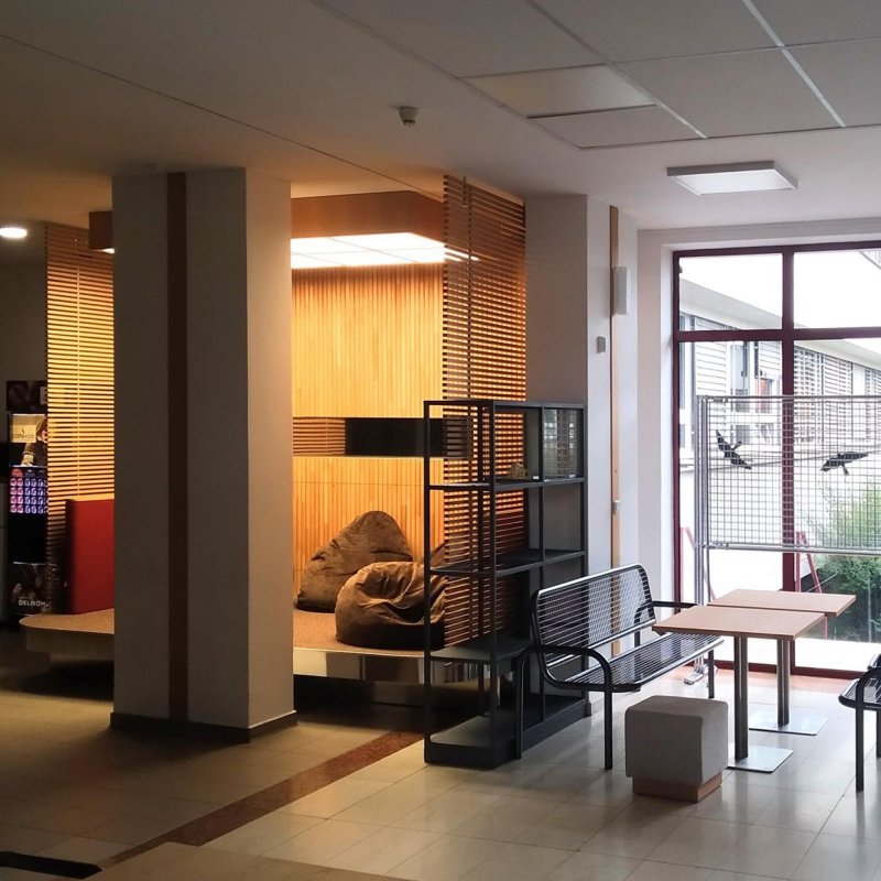 Zabydlení vestibulu Přírodovědecké fakulty JČU