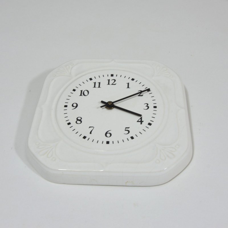 White porcelaine wall clock