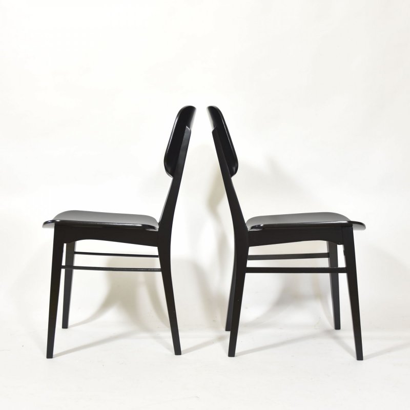 Pair of vintage chairs in black