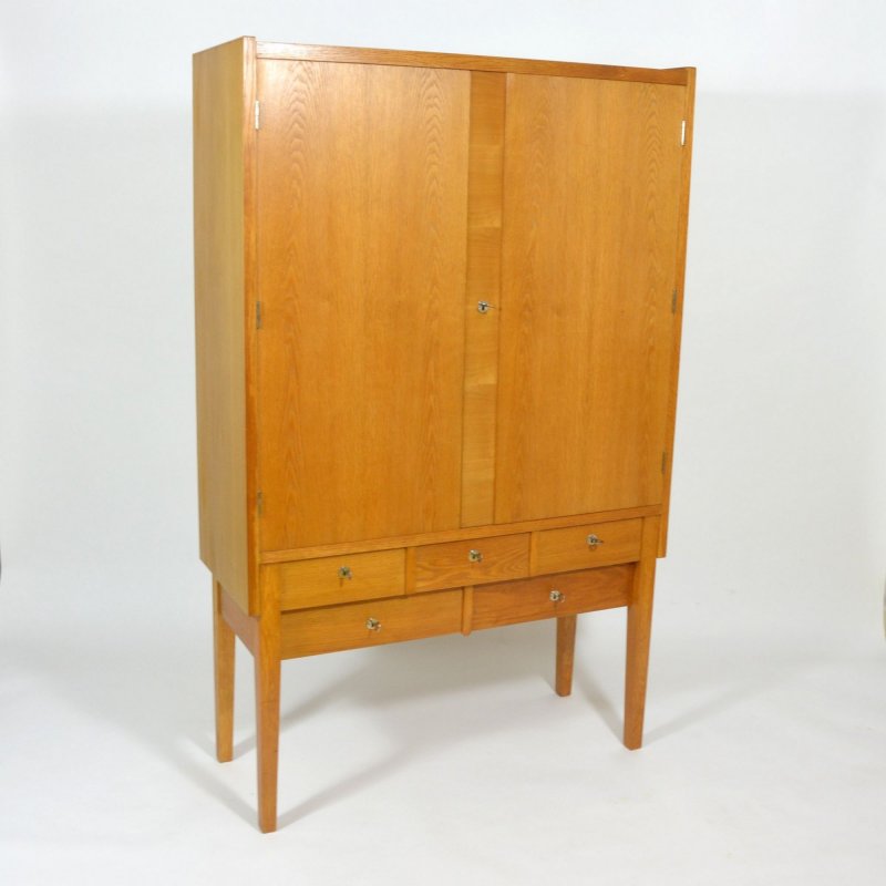 Oak veneered cabinet Nr. II.