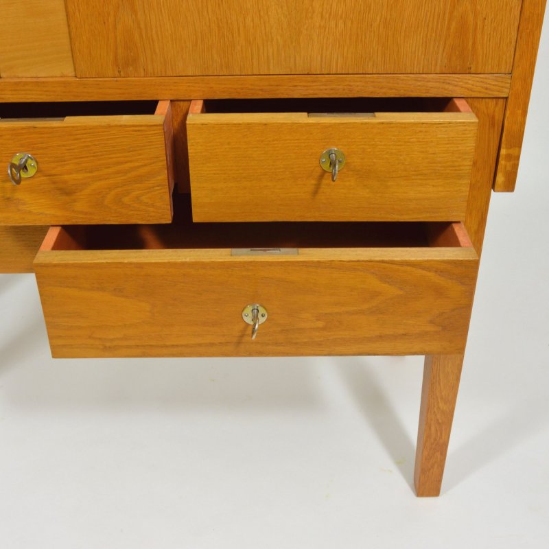 Oak veneered cabinet Nr. II.