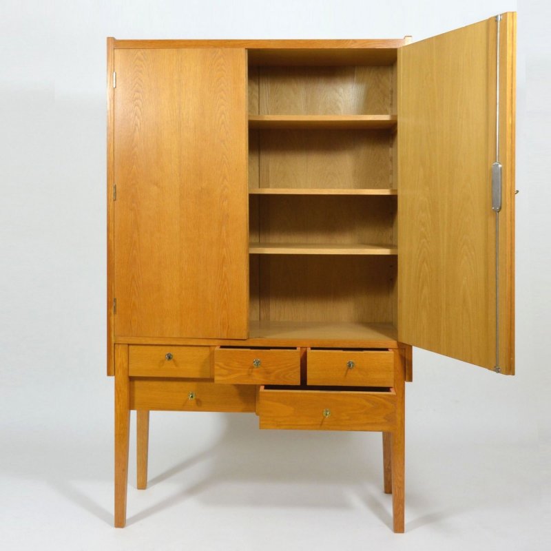 Oak veneered cabinet Nr. II.