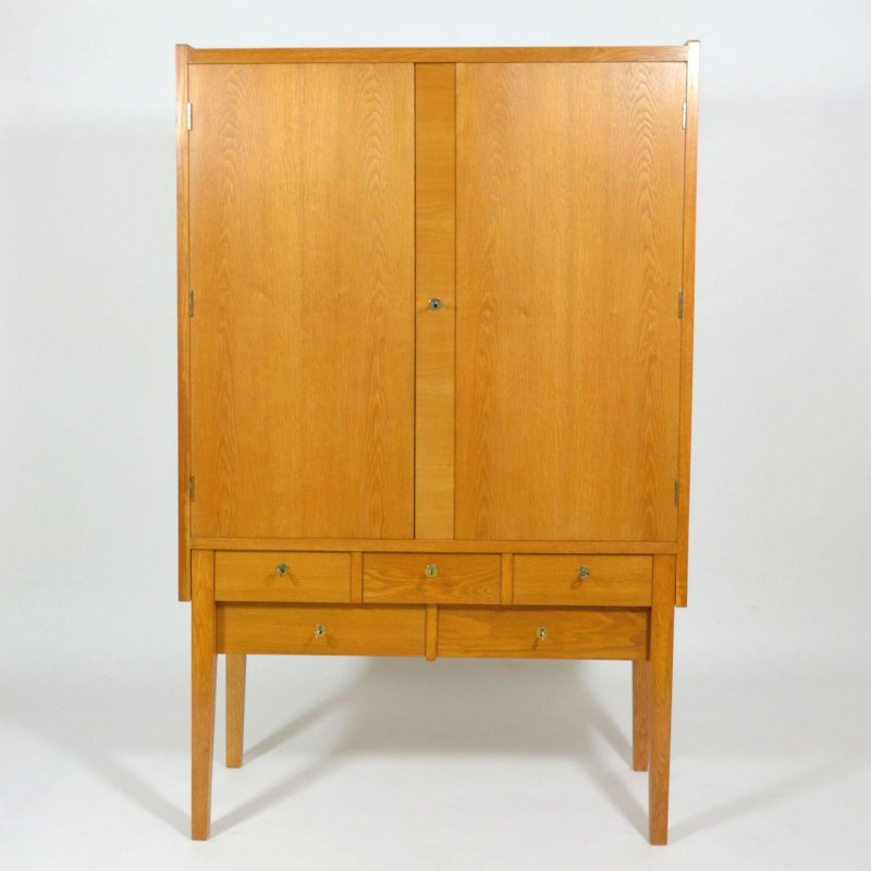 Oak veneered cabinet Nr. II.