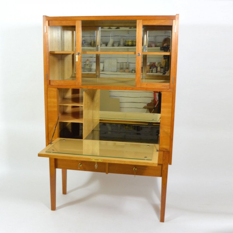 Oak veneered cabinet with bar