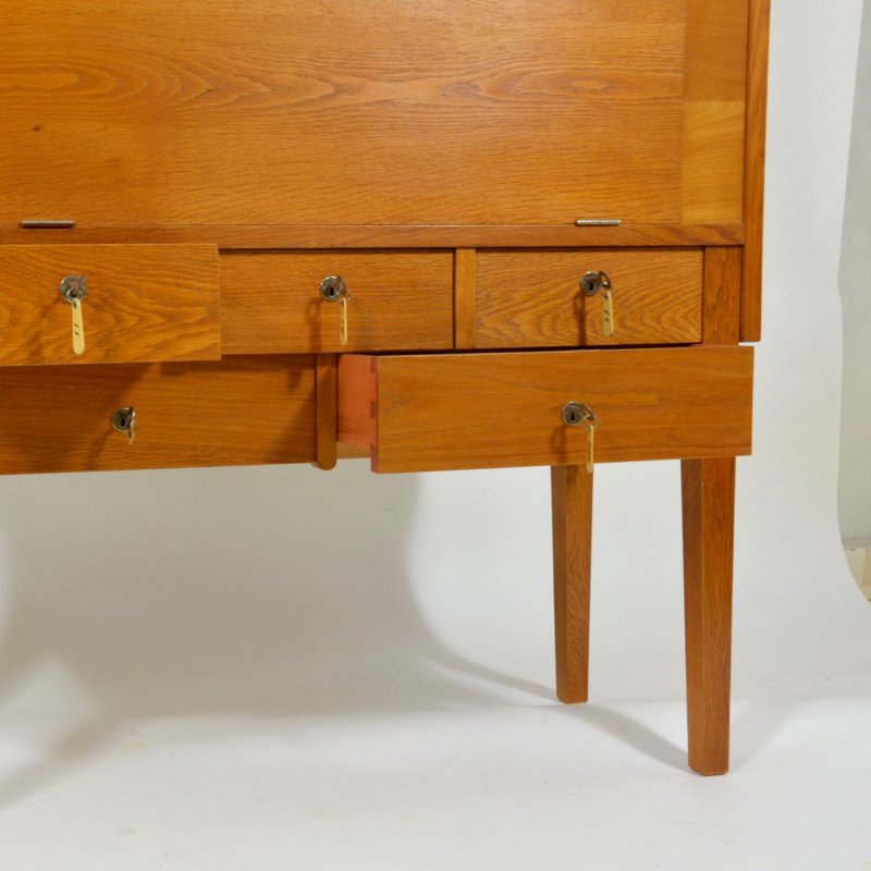 Oak veneered cabinet with bar