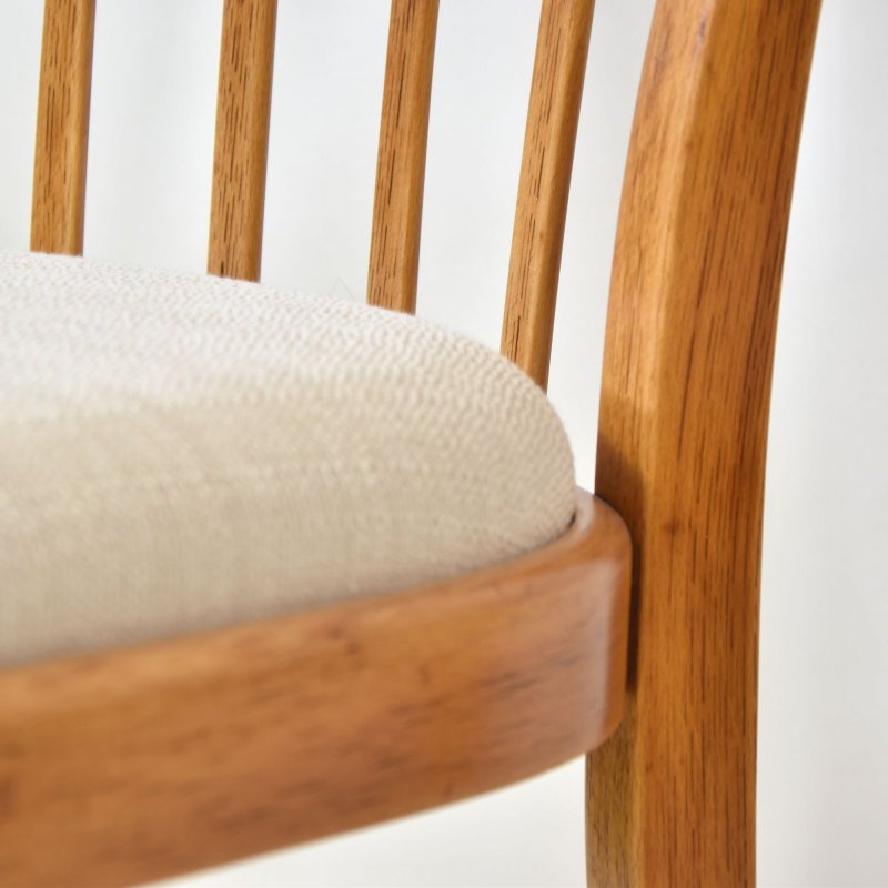 Couple of oak dinning chairs