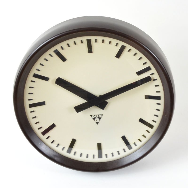 Wall clock Pragotron