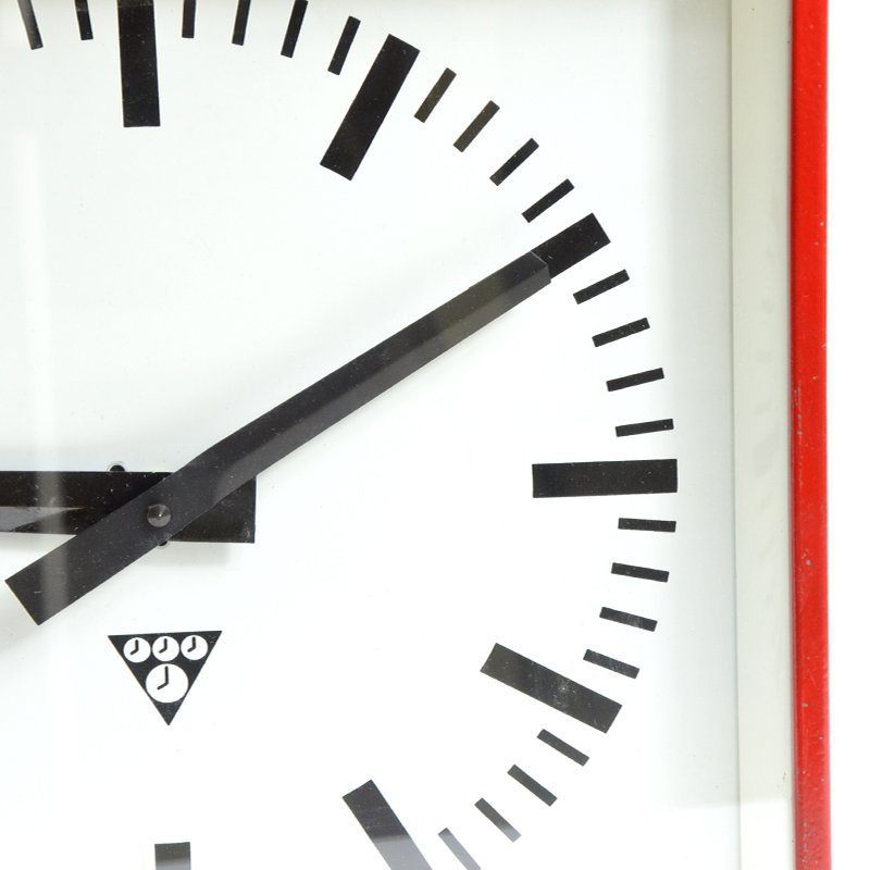 Pragotron wall clock