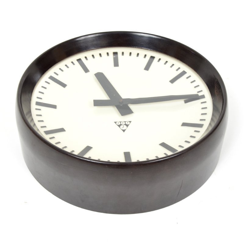 Wall clock Pragotron