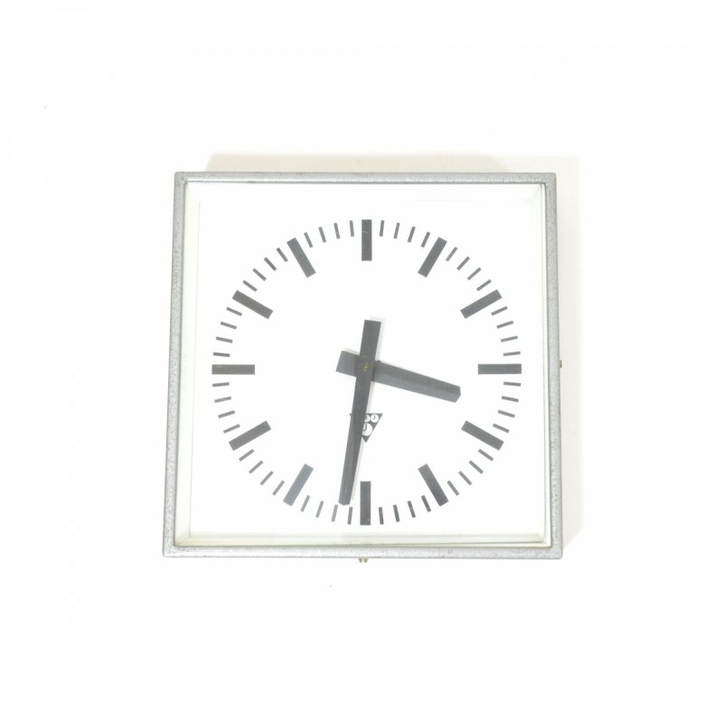 Pragotron industrial wall clock