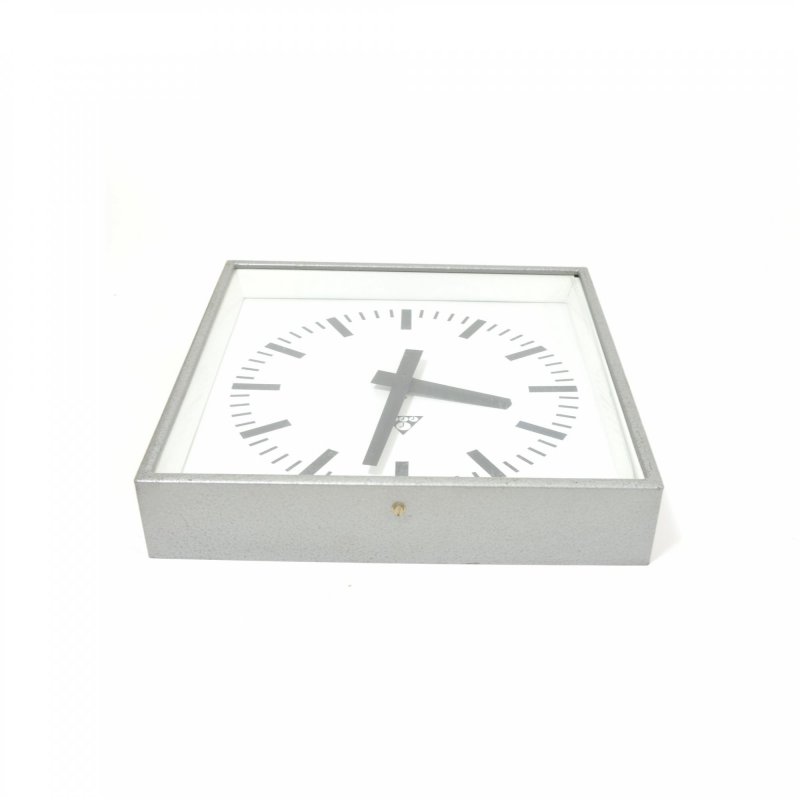 Pragotron industrial wall clock