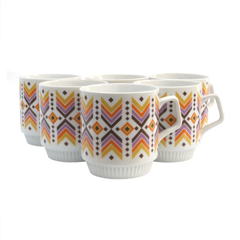 Mugs with pattern of spades