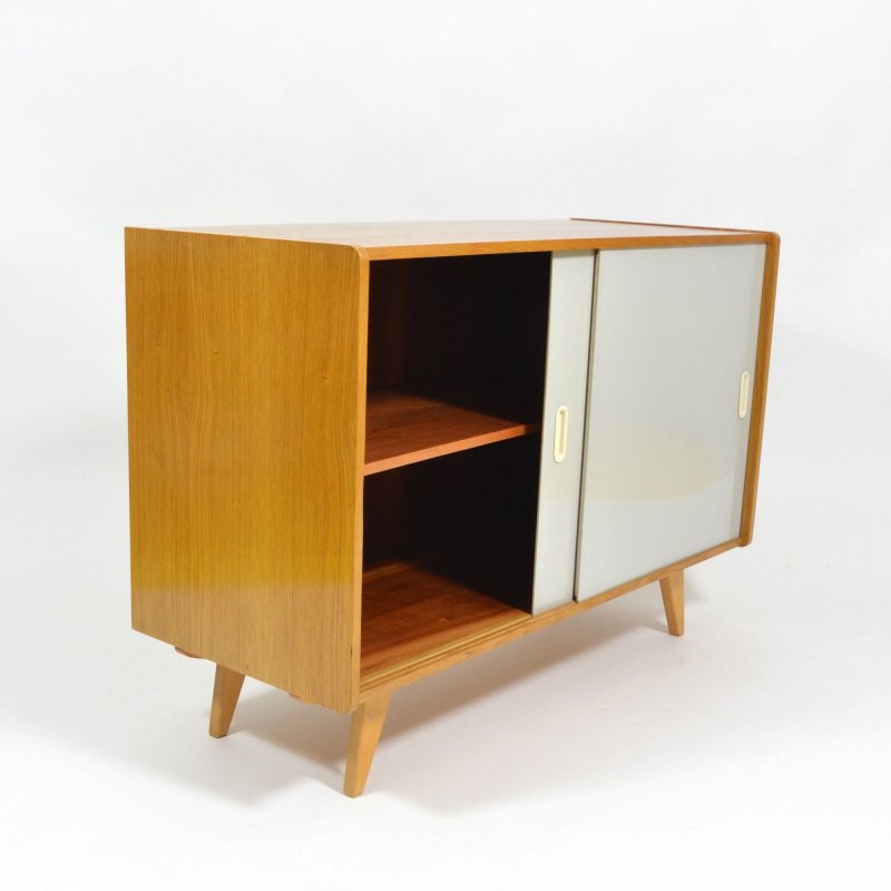 Cabinet with sliding doors