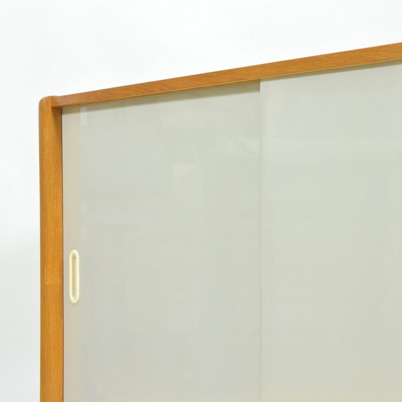 Cabinet with sliding doors