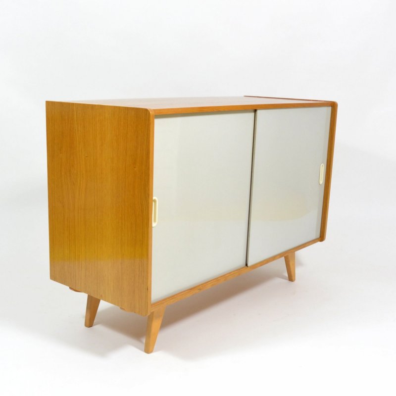 Cabinet with sliding doors