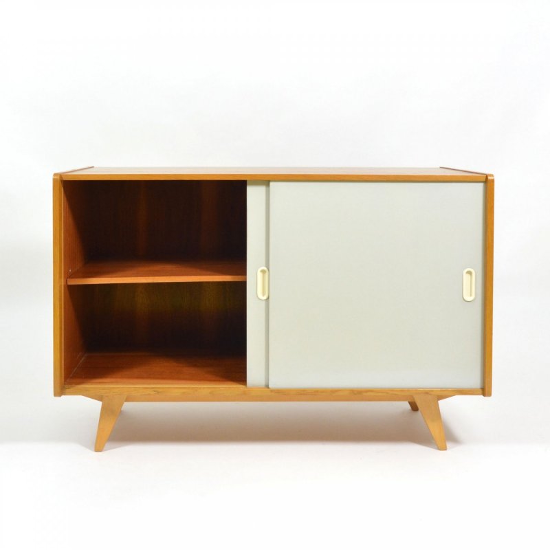 Cabinet with sliding doors