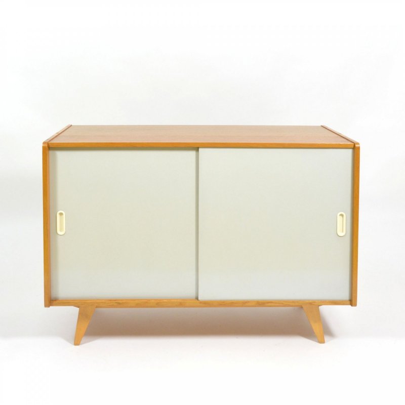 Cabinet with sliding doors