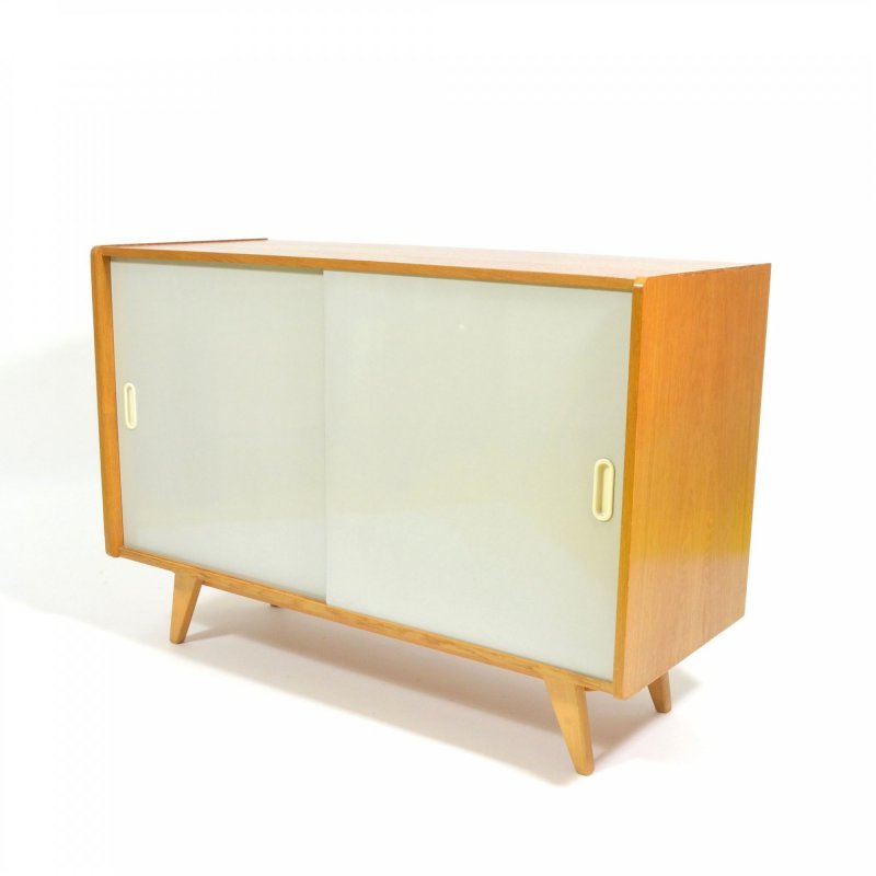 Cabinet with sliding doors