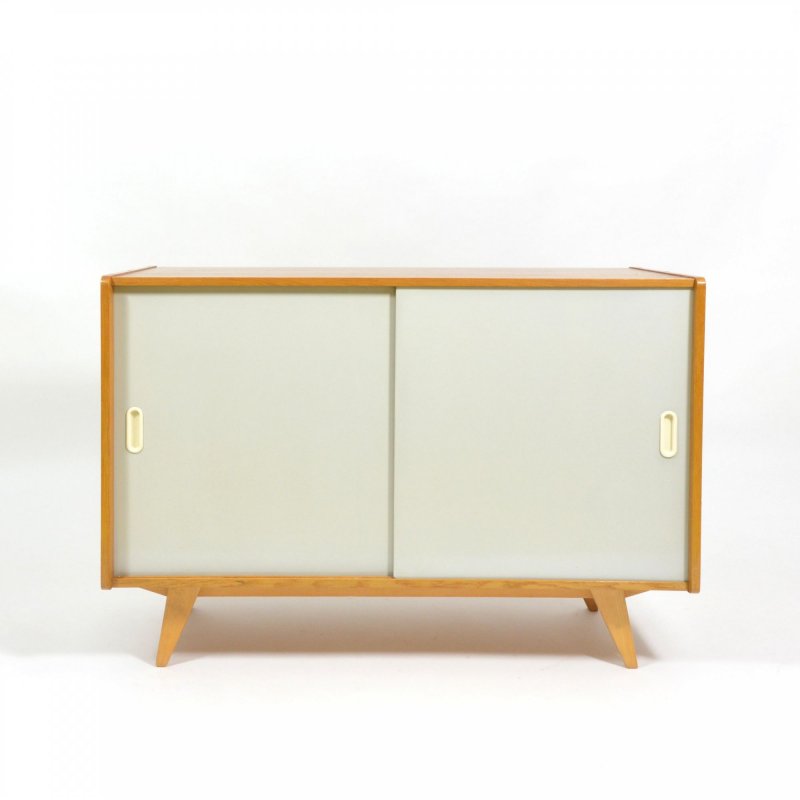 Cabinet with sliding doors