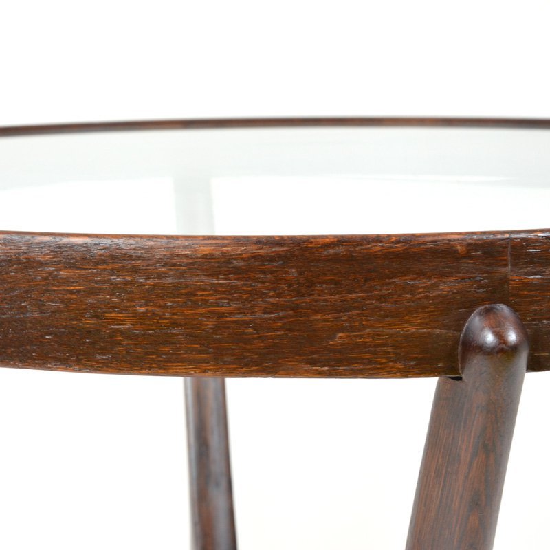 Round coffee table