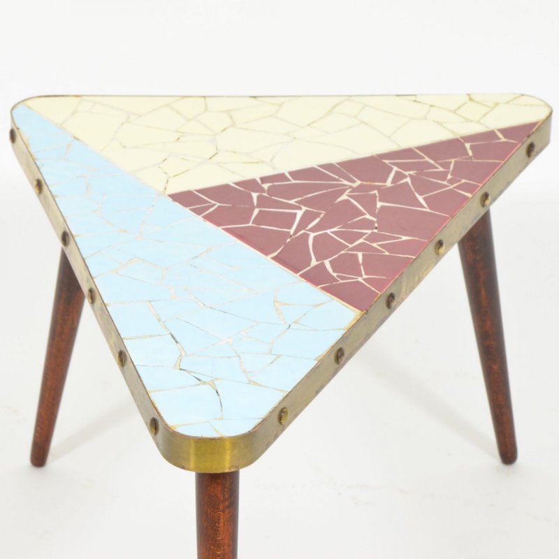 Květinový stolek s mozaikou