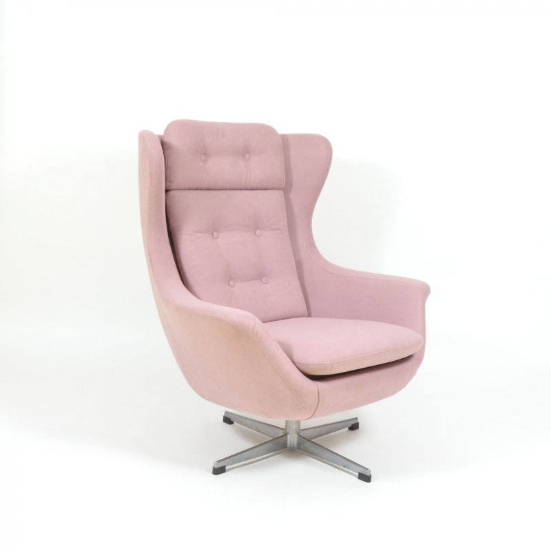 Luxury swivel armchair in pink