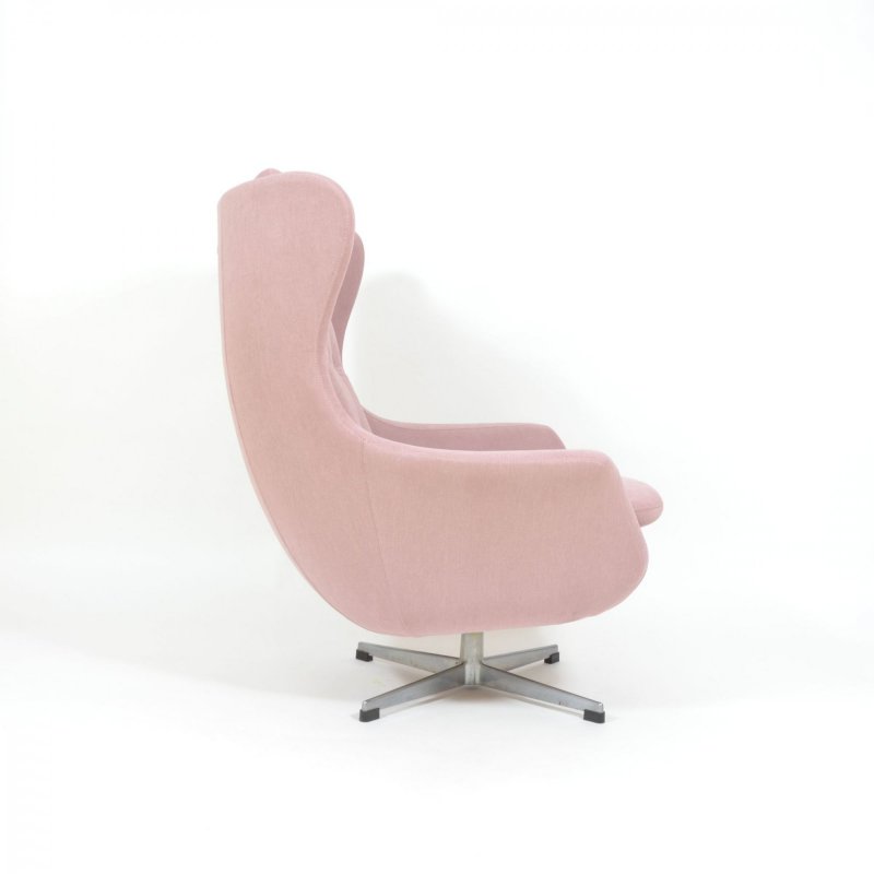 Luxury swivel armchair in pink