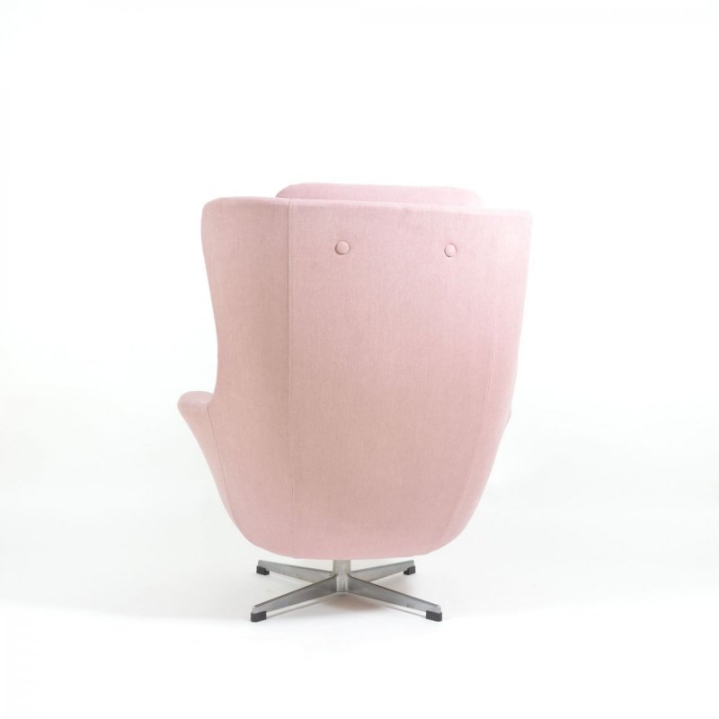 Luxury swivel armchair in pink