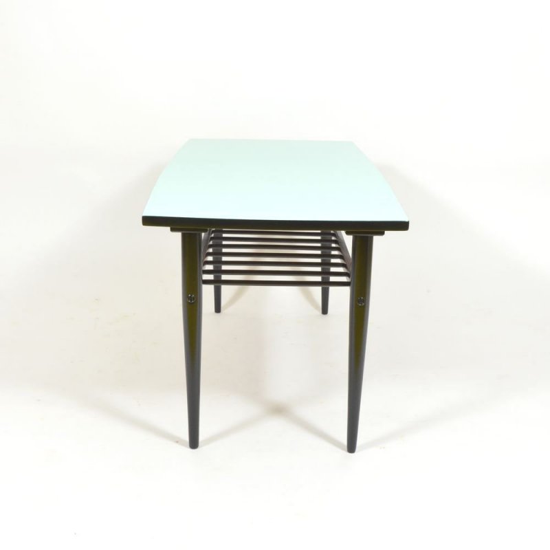 Modrý kávový stolek