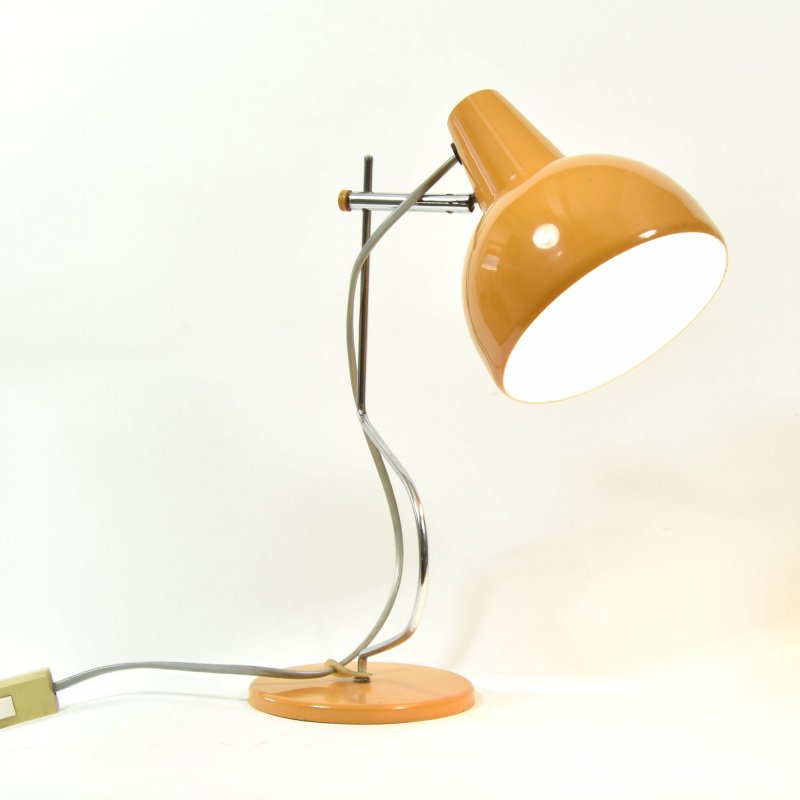 Oranžová stolní lampička
