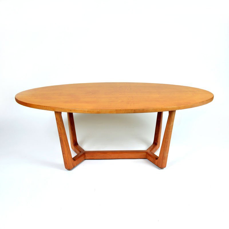 Oval coffee table