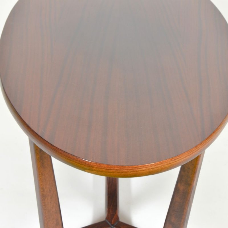 Oval coffee table