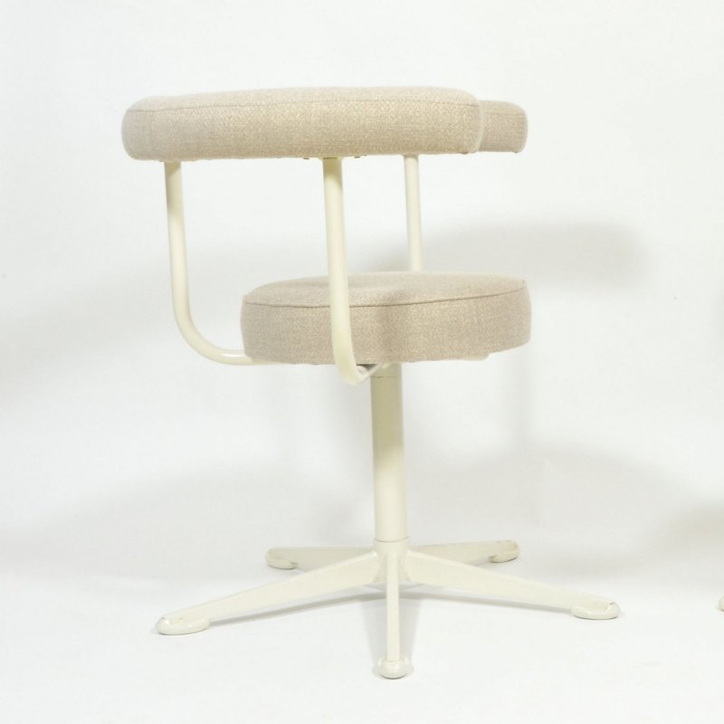 Pair of swivel chairs on metal leg