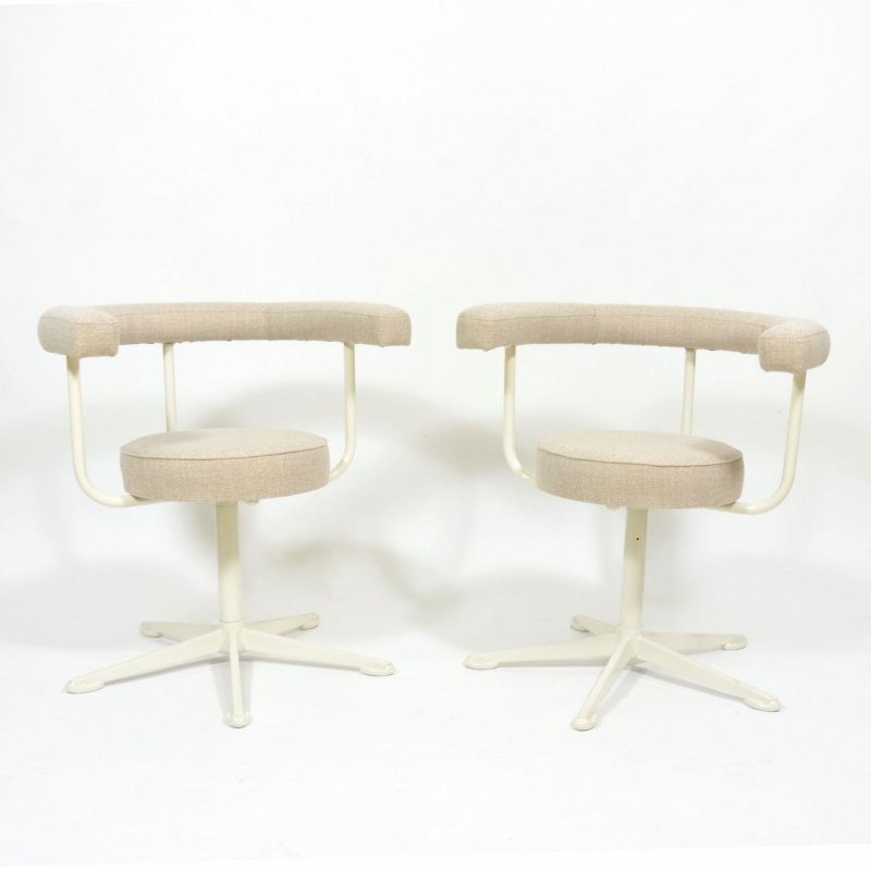 Pair of swivel chairs on metal leg