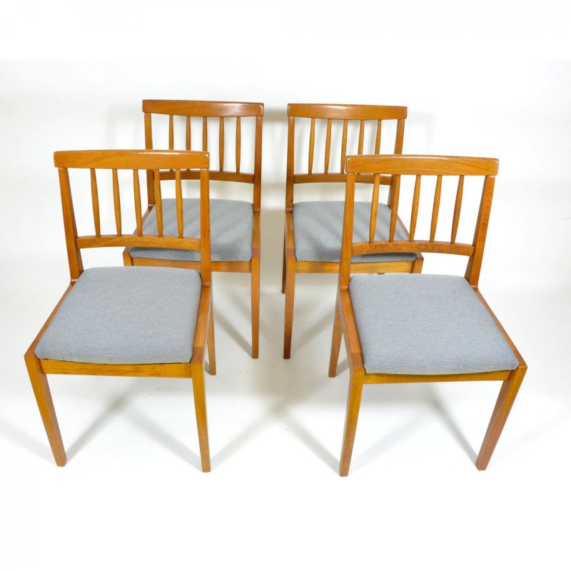 Set dubových židlí