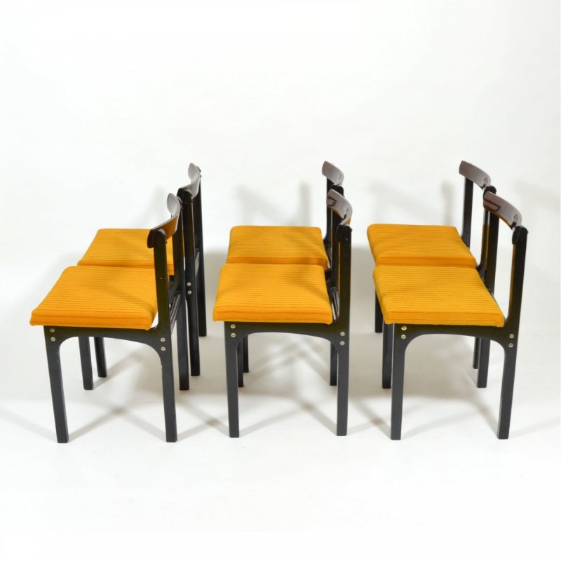 Set šesti židlí a jídelního stolu