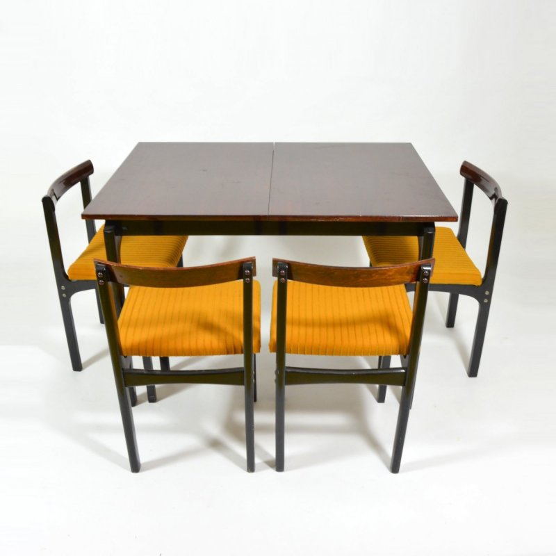 Set šesti židlí a jídelního stolu