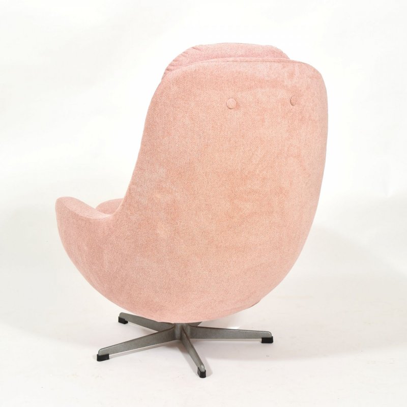 Pink shell chair