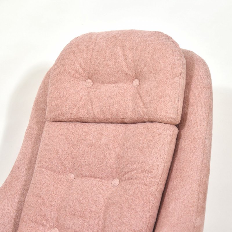 Pink shell chair