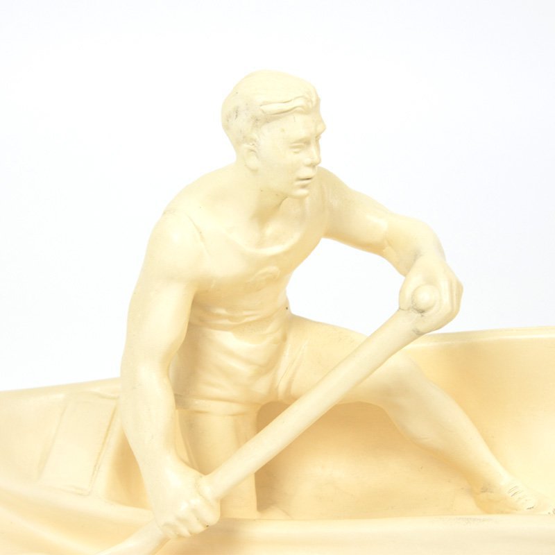 Sculpture of canoeists