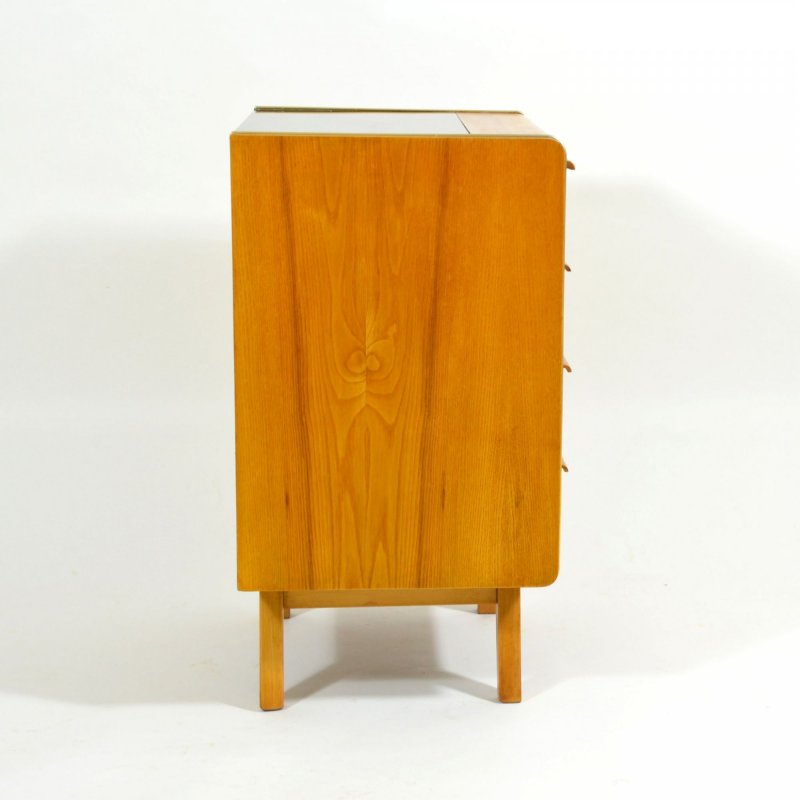 Small chest of drawers