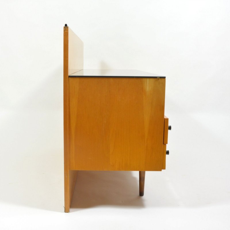 Toilet table by Jitona