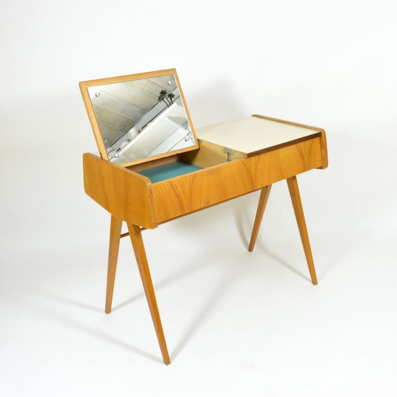 Dressing table