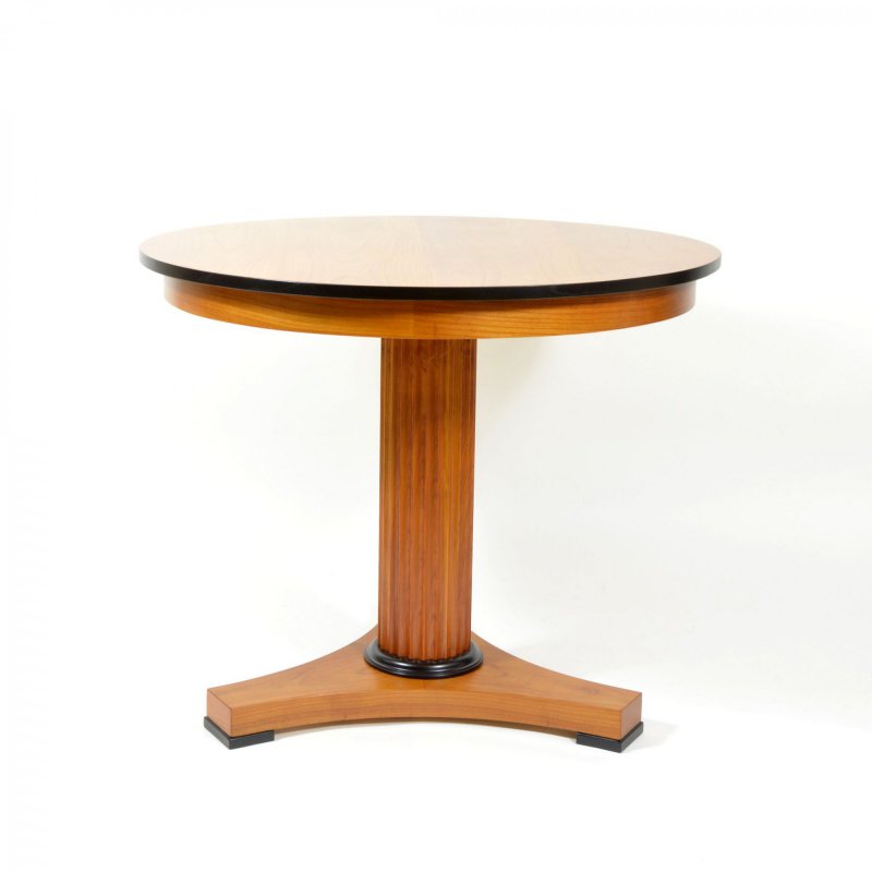 Třešňový stolek