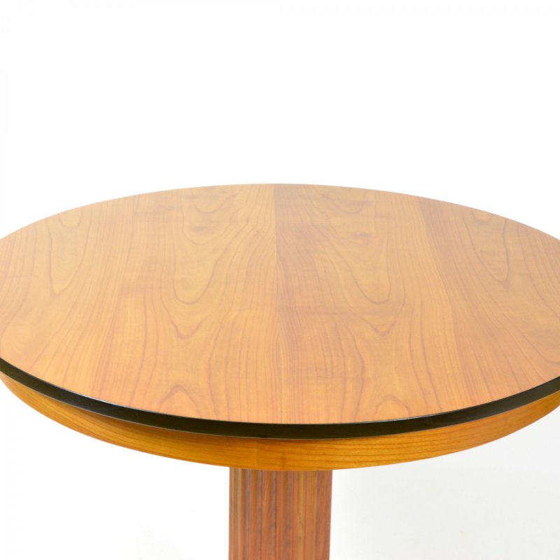 Třešňový stolek
